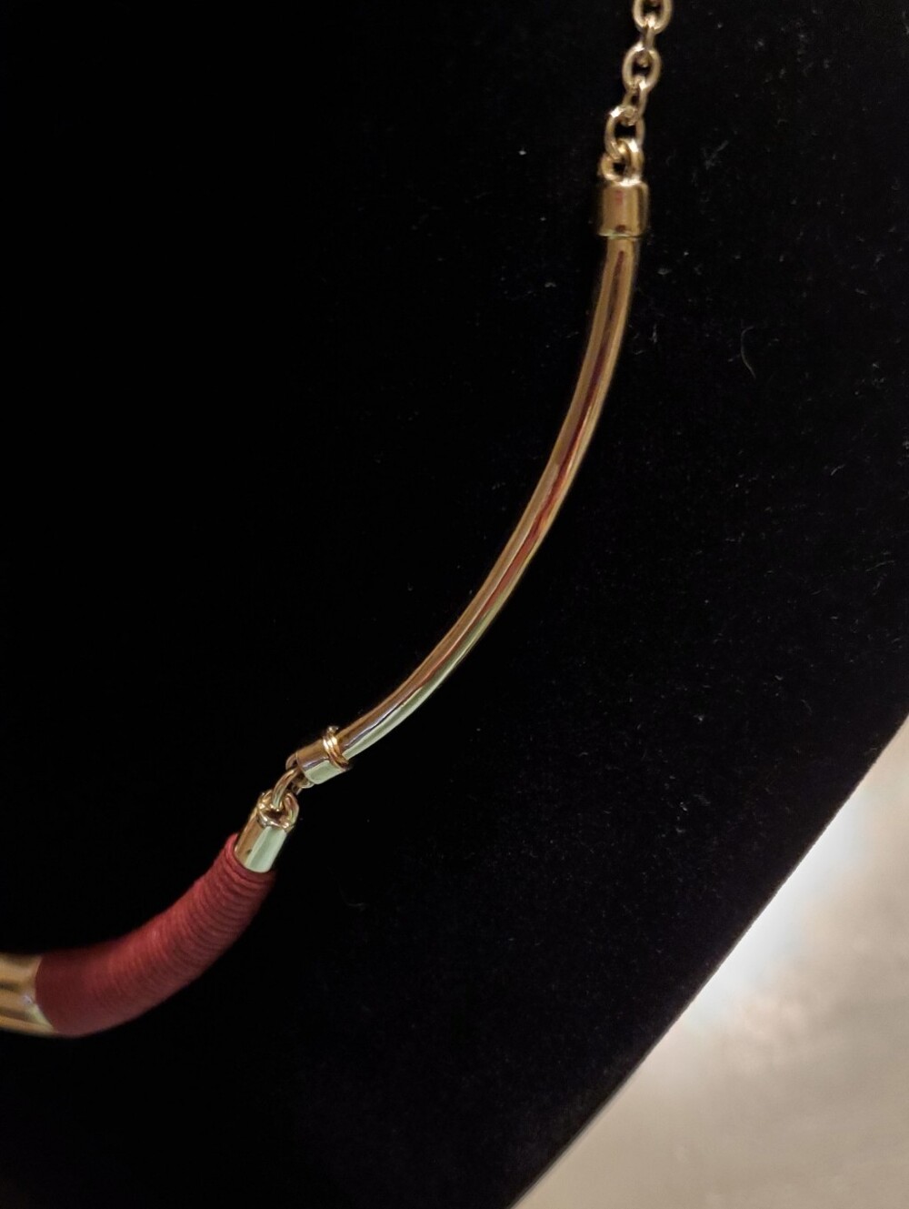 WHBM Gold Tone Collar Statement Necklace Rust Burgundy Wrapped Accent NWOT - Picture 3 of 5